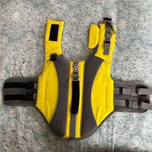 Canada Pooch LTD dog life vest size M
